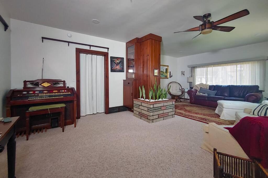 Huge Historic, W/Large Yard & Close To Beach Manistee Bagian luar foto