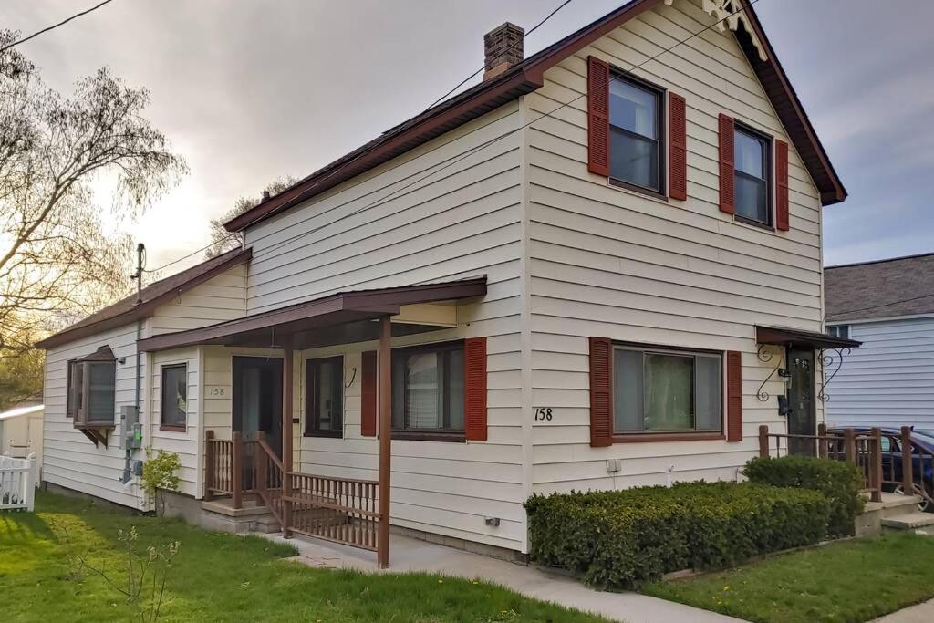 Huge Historic, W/Large Yard & Close To Beach Manistee Bagian luar foto