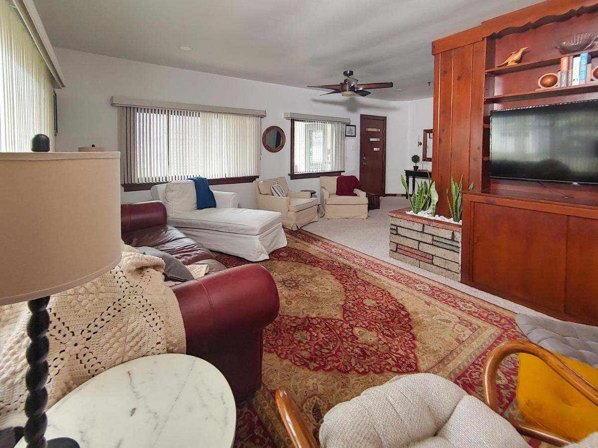 Huge Historic, W/Large Yard & Close To Beach Manistee Bagian luar foto