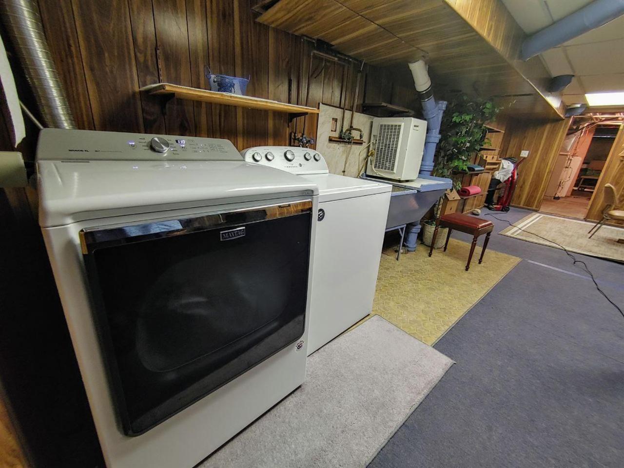 Huge Historic, W/Large Yard & Close To Beach Manistee Bagian luar foto
