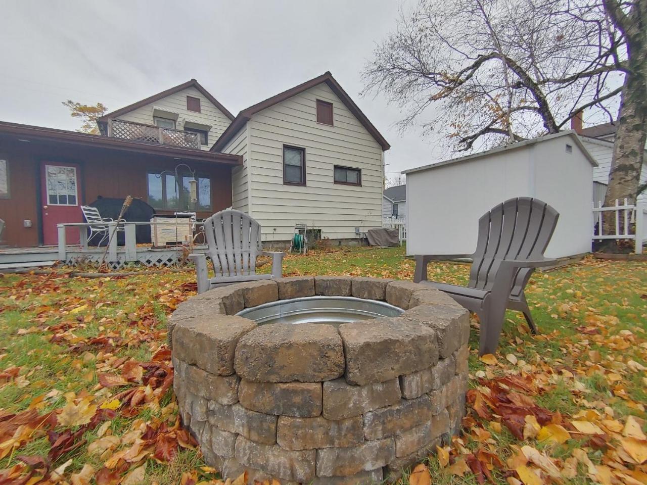 Huge Historic, W/Large Yard & Close To Beach Manistee Bagian luar foto